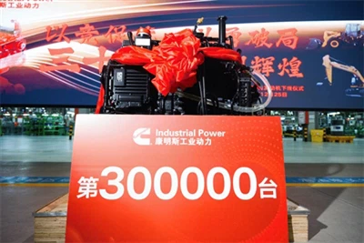 300.000. Guangxi Cummins vélin hefur verið rúlluð af framleiðslulínunni!