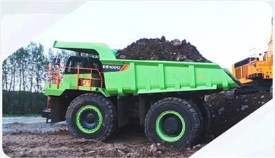 Einn námubíll, tvískiptur vélar! Cummins QSM15 hjálpar Liugong DE100C að drag...